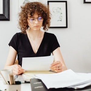 Gaji UMR dan Ilusi Hidup Layak: Realitas yang Kini Mulai Saya Sadari