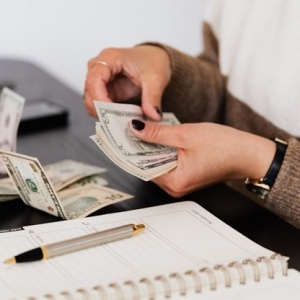 Realitas Pahit Gaji UMR: Saat Kerja Tak Selalu Sejahtera