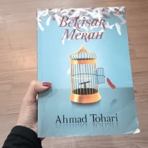 Membaca Realitas di Novel Bekisar Merah: Kala Suara Tak Pernah Diberi Ruang
