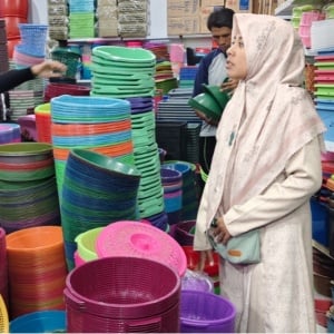 Harga Plastik Naik, Dompet Rakyat Tercekik