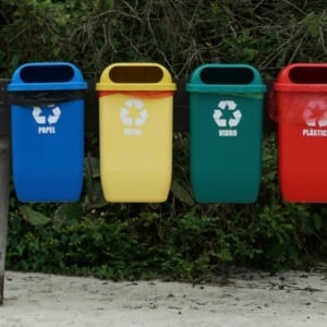 Warga Sibuk Memilah Sampah, di TPA Berbaur Jadi Satu