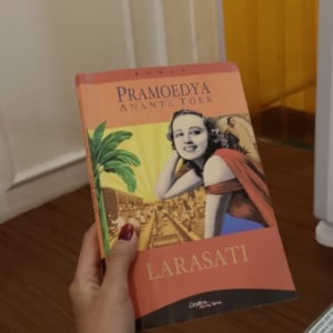 Larasati: Potret Jujur Revolusi dan Pergulatan Moral Bangsa