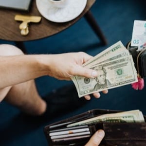 Kerja Full Time, Hidup Part Time: Fakta Pahit di Balik Gaji UMR