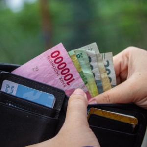 Anatomi Gaji Minimum: Menghitung Sisa Hidup di Balik Angka-Angka Mustahil