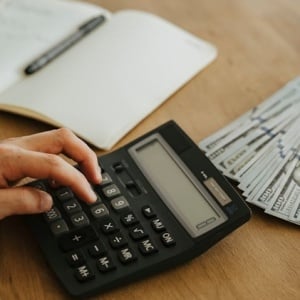 Gaji UMR: Standar Hidup Minimum atau Sekadar Angka Formalitas?