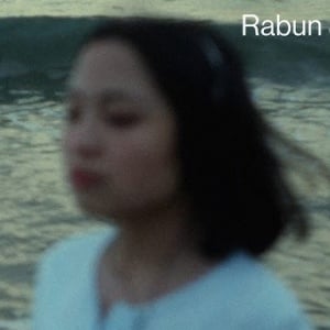 Ketika Bernadya Rela Pakai Kacamata Demi Satu Orang: Review Jujur Lagu "Rabun Jauh"