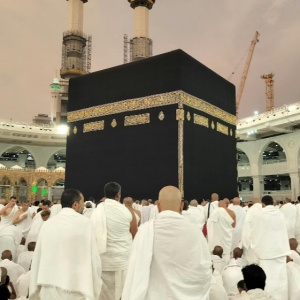 Ibadah Kok Disamakan Sama Konser K-Pop? Menggugat Wacana War Ticket Haji yang Rentan Diskriminasi