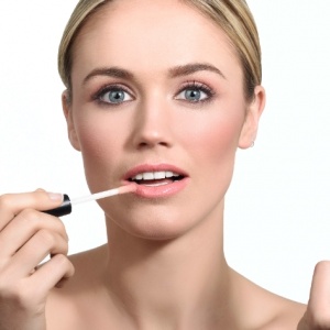 4 Rekomendasi Lip Serum Jojoba Oil, Rahasia Bibir Sehat dan Pink Alami