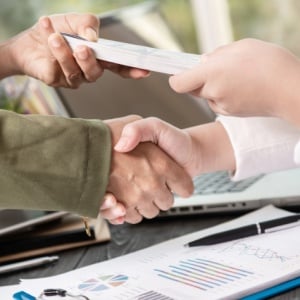 Economy Hingga Universal Basic Income: Beranikah Indonesia Mengubah Konsep UMR 8 Jam Kerja?