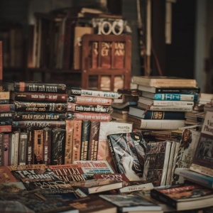 Buku Itu Dibaca Isinya, Bukan Cuma untuk Menghias Feed Instagram Biar Kelihatan Keren