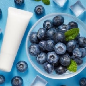 4 Pembersih Wajah Berbahan Blueberry Angkat Kotoran tanpa Buat Kulit Kering
