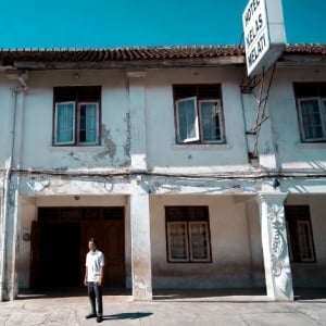 Minggu Siang di Hotel Kelas Melati