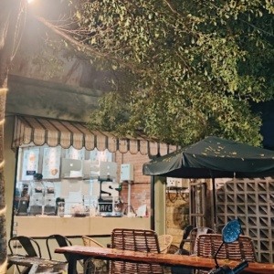 Perpus Library Cafe Malang: Surganya Kutu Buku yang Bikin Nagih Balik Lagi!