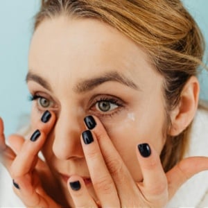 4 Eye Cream Korea Berbahan Ginseng untuk Menjaga Elastisitas Area Mata