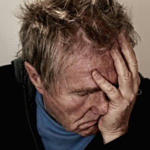 Mencintai Tanpa Ribut di Kepala: Sebuah Refleksi untuk Gen Sandwich yang Terlalu Banyak Cemas