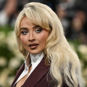 Sabrina Carpenter Klarifikasi: Minta Maaf Usai Sebut Tidak Suka Seruan Budaya Arab di Coachella