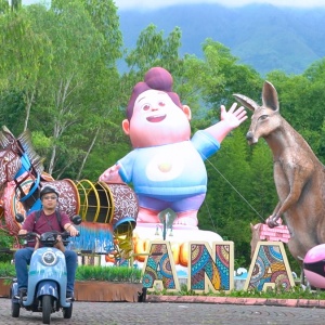 Karakter JUMBO Hidupkan Suasana Kampung Seruni di Cibubur dan Prigen