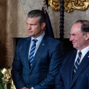 Kepala Angkatan Laut AS Dipecat Usai Bentrok dengan 'Anak Kesayangan' Donald Trump