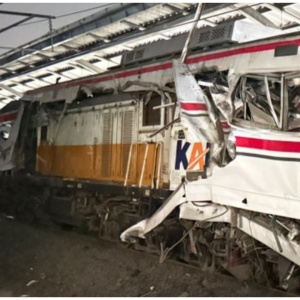 Detik-detik KRL Ditabrak Kereta Jarak Jauh di Bekasi Timur, Penumpang: Kami Langsung Dievakuasi