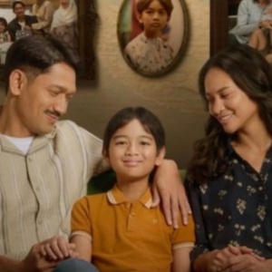 Kukungan Emosi dalam Set Terbatas Film Kupeluk Kamu Selamanya