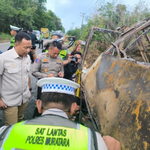 Shandy Hermanto, Kades yang Bangun Kantor Desa Megah Kini Jadi Tersangka Bus ALS