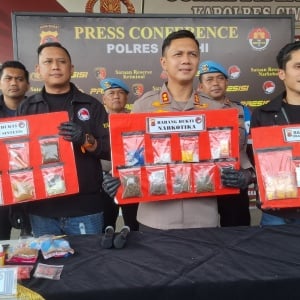 Modus Licin Pengedar Cimahi, Sembunyikan Sabu di Tumpukan Beras Hingga Transaksi di Pos Satpam