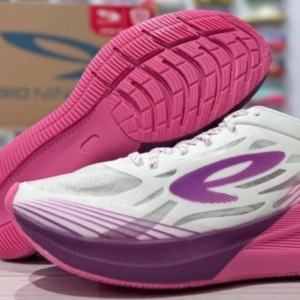 7 Sepatu Lari Lokal Paling Underrated 2026: Kualitasnya Dipuji Runner, Tapi Masih Jarang Dilirik