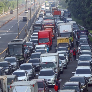 Libur Panjang, Ribuan Kendaraan Serbu Kawasan Puncak