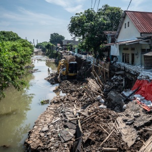 Tanggul Sungai Silandak Rembes, Jalan di Semarang Ambles Dua Meter