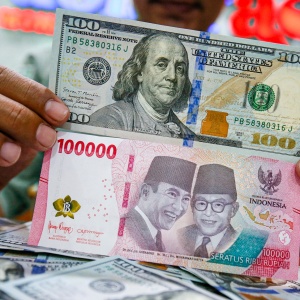 Makin Loyo, Rupiah Sentuh Rp17.716 per Dolar AS