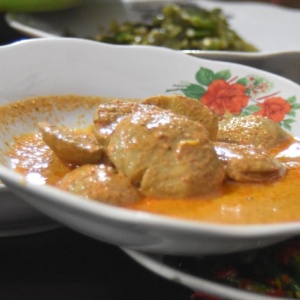 Mencicipi Rendang dan Ikan Bakar Juara di Rumah Makan Ganto Sori Kuala Tungkal