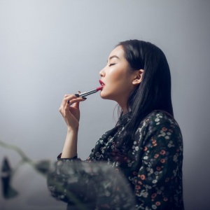 5 Lipstik Lokal Tahan Lama untuk Bibir Hitam: Kelebihan, Kekurangan, dan Shade Terbaiknya!