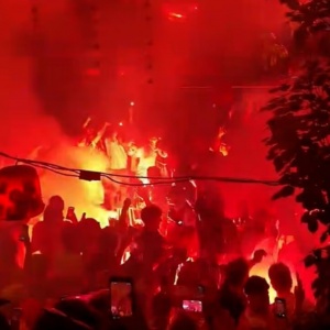 Budapest Membara! Bentrokan Fans Arsenal vs PSG Pecah Beberapa Jam Sebelum Final Liga Champions