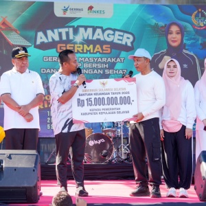 Gubernur Sulsel Serahkan Bantuan Rp15 Miliar untuk Infrastruktur dan UMKM Selayar