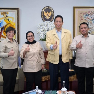 Beri Kode Jempol Oke! Purbaya dan Nanik Mulai Timbang Pangkas Anggaran MBG?