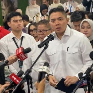 Bukan Hanya Populer, Seskab Teddy Salip Sejumlah Menteri Senior dalam Urusan Kinerja