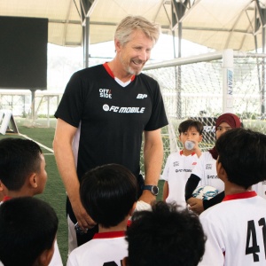 Edwin van der Sar Sukses Gegerkan Jakarta, Sejumlah Agenda Diserbu Penggemar
