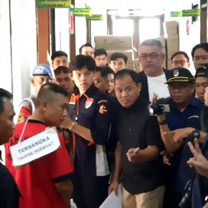 Rekonstruksi Penyekapan di Bandung Ungkap Korban Dipukul Pakai Helm, Besi Meja Hingga Golok