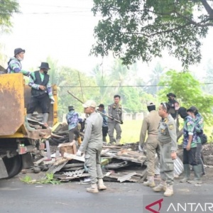 Ratusan Bangunan Liar di Cianjur Ditertibkan
