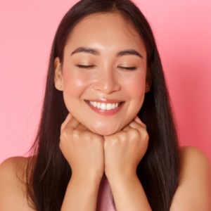 3 Peeling Gel untuk Cerahkan Wajah Kusam: Formula Lembut, Minim Iritasi!