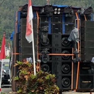 Sisi Gelap Sound Horeg Agustusan: Antara Cuan Gacor dan Panci yang Ikut Bergetar