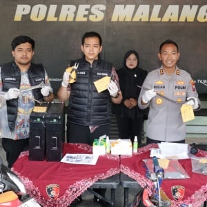 Kuli Bangunan Pretheli 17 Tower Telekomunikasi di Malang