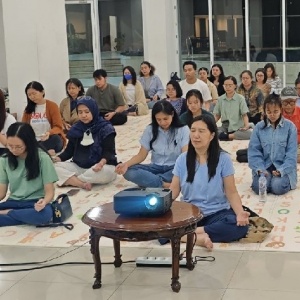 Bukan Mengosongkan Pikiran, Meditasi Ini Justru Mengajak Berdamai dengan Gejolak Batin