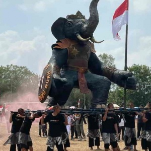 Replika Gajah Raksasa Semarakkan Karnaval HUT ke-81 RI di Kota Banjar