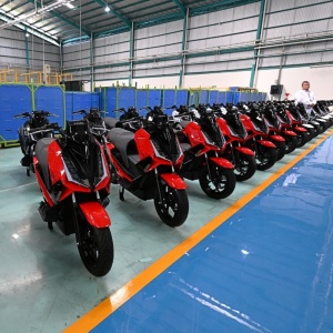 Peta Jalan Elektrifikasi Motor Listrik Sasar Ojol dan Kendaraan Dinas Mulai 2027