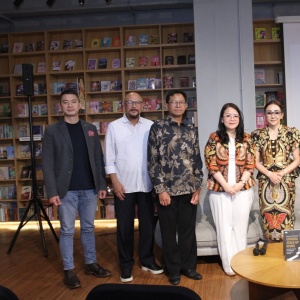 Dari Prompt hingga Strategi Bisnis, Buku Baru Dr. Dini Fronitasari Sasar Pelaku UMKM