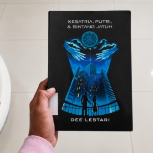 Sebelum Membaca Supernova, Kenali Dulu Kisah Cinta yang Rumit Ini