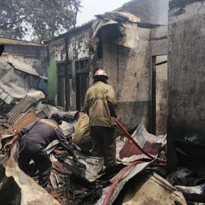 Babakan Cileungsi Mencekam, Pemilik Rumah Pingsan Menyaksikan Tempat Tinggalnya Ludes Terbakar