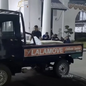 Sopir Jasa Angkut Curiga Bau Menyengat, Dipaksa Bawa Kardus Berisi Mayat di Bandung