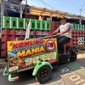 Dari Gang ke Gang, Komling Jemput Sampah Organik Warga Gandaria Utara